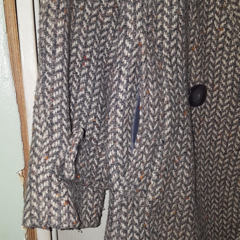 Coat - Picture 7 of 8